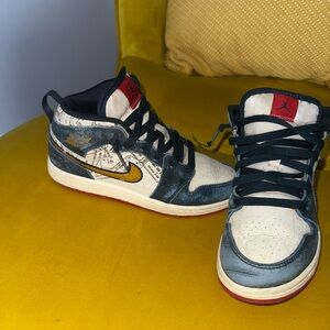 Nike Kids Black and Cream Sneakers with Red Accents